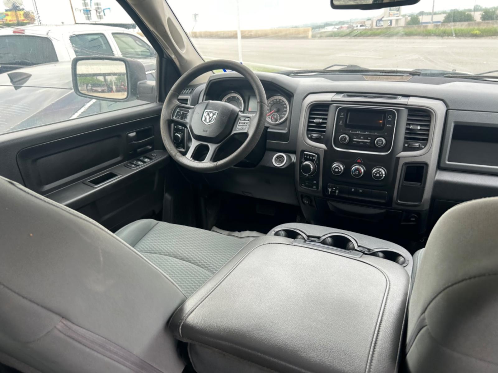 2018 White RAM 1500 Tradesman Crew Cab SWB 4WD (3C6RR7KT2JG) with an 5.7L V8 OHV 16V engine, 8A transmission, located at 1687 Business 35 S, New Braunfels, TX, 78130, (830) 625-7159, 29.655487, -98.051491 - Photo #5